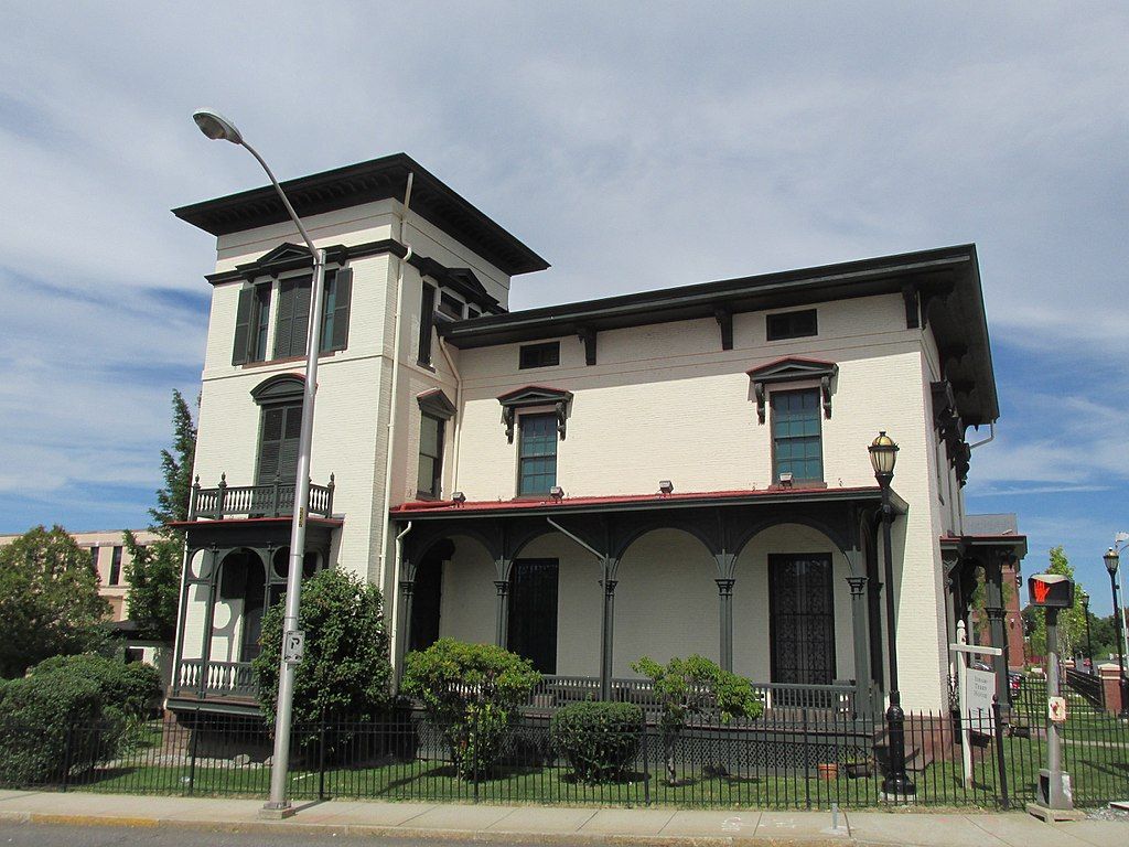 Exterior of Isham-Terry House