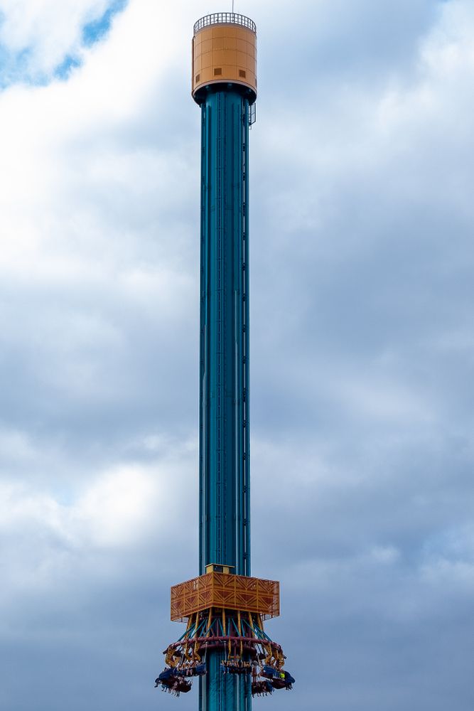 Drop tower ride at Busch Gardens Tampa Bay