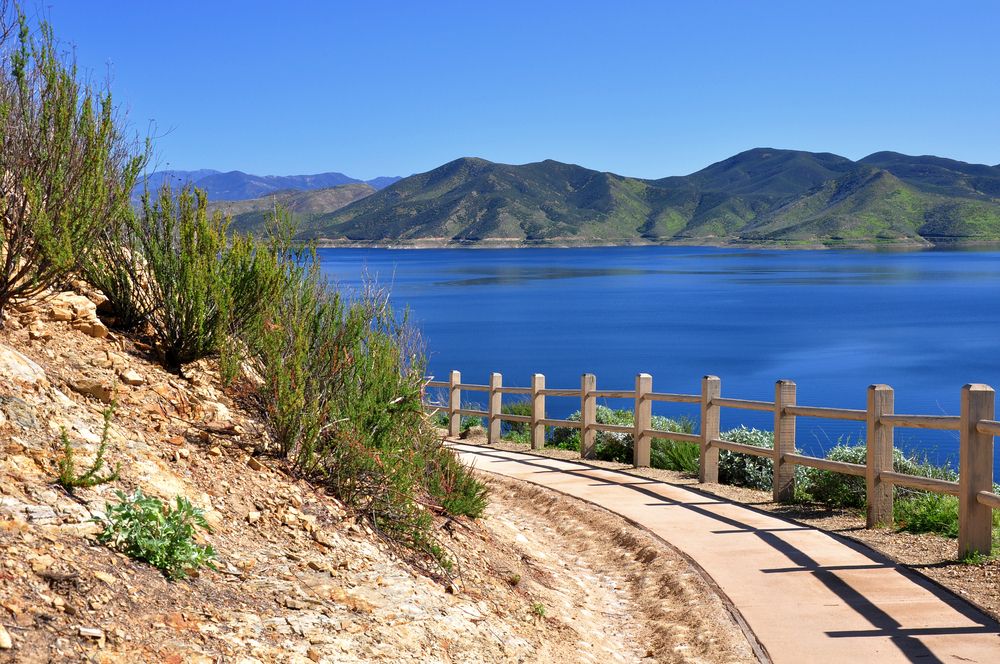 Trail leading to Diamond Valley Lake