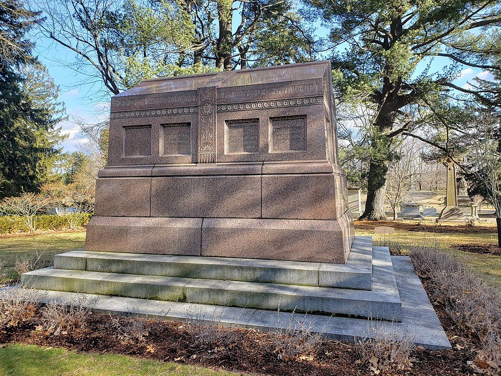 John Piermont Morgan memorial at Cedar Hill Cemetery