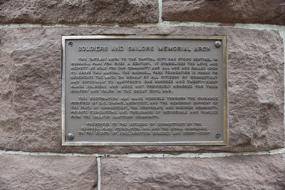 History plaque of the Soldiers and Sailors Memorial Arch