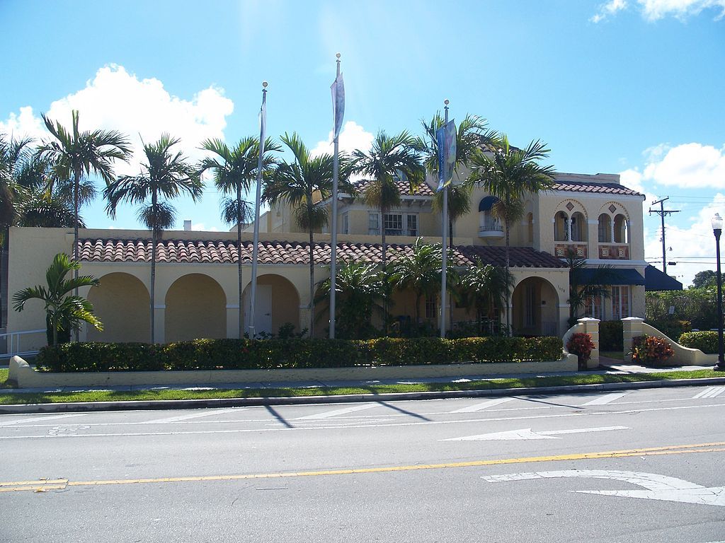 Exterior of Art and Culture Center of Hollywood
