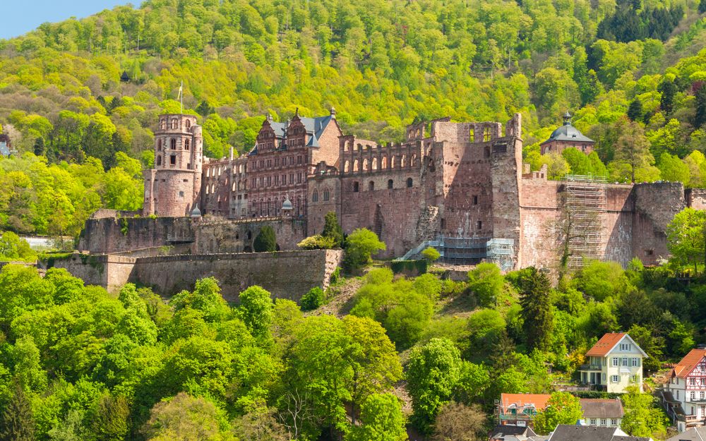 Daytime view of Schloss Heidelberg
