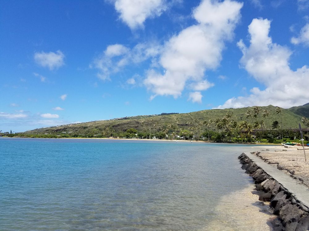 Rocky shoreline of Maunalua Bay Beach Park