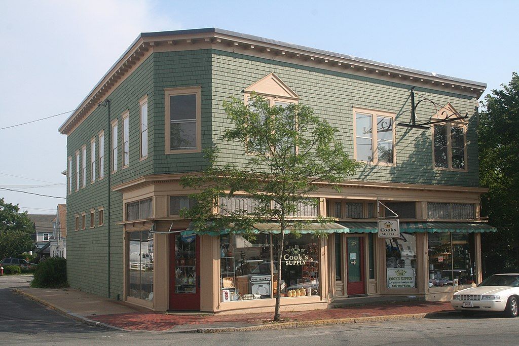 A building at Main Street