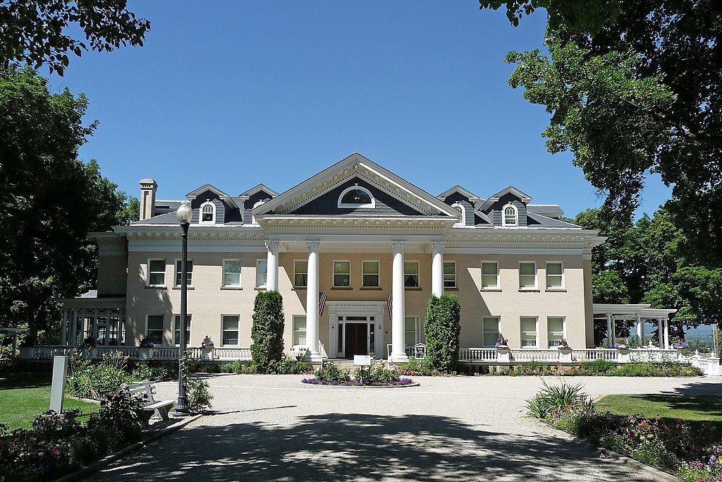 Front view of Daly Mansion's exterior