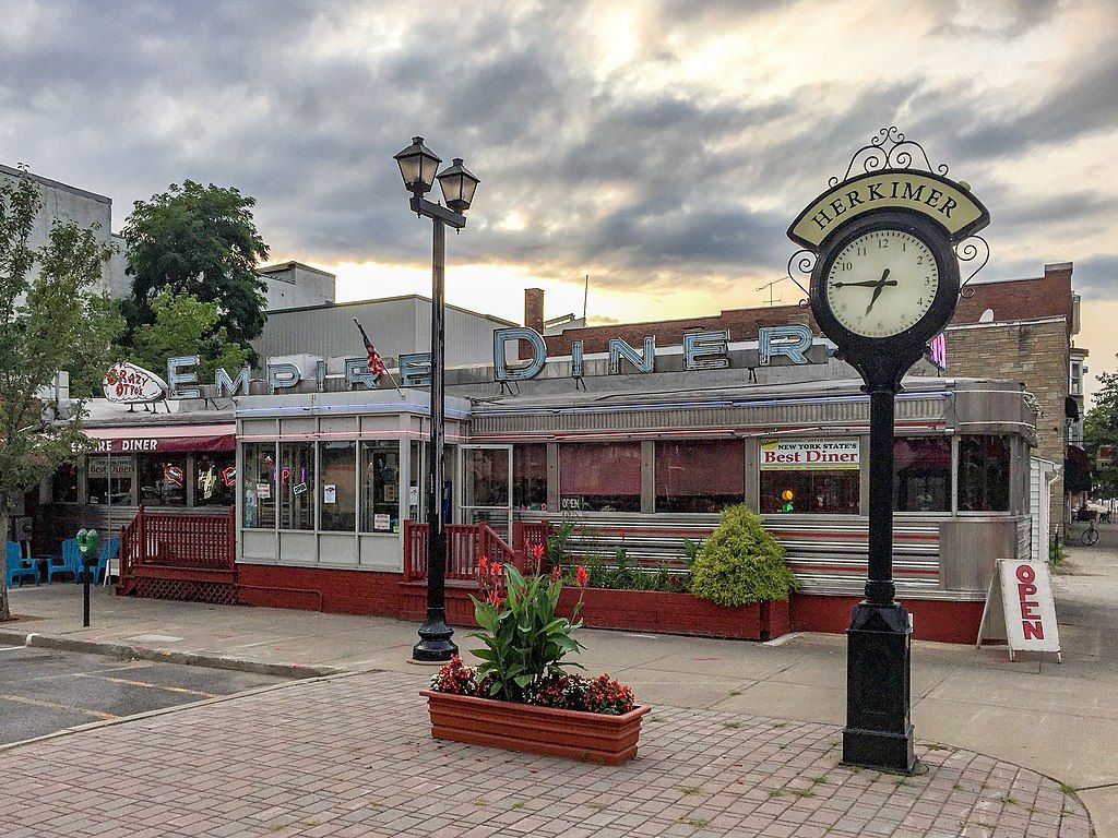 Exterior of Crazy Otto’s Empire Diner