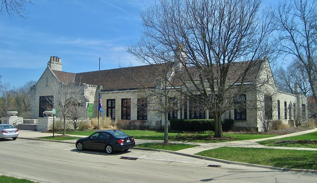 Exterior of Highland Park Public Library
