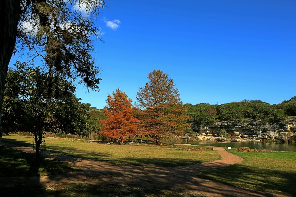 The peaceful grounds of Mo-Ranch