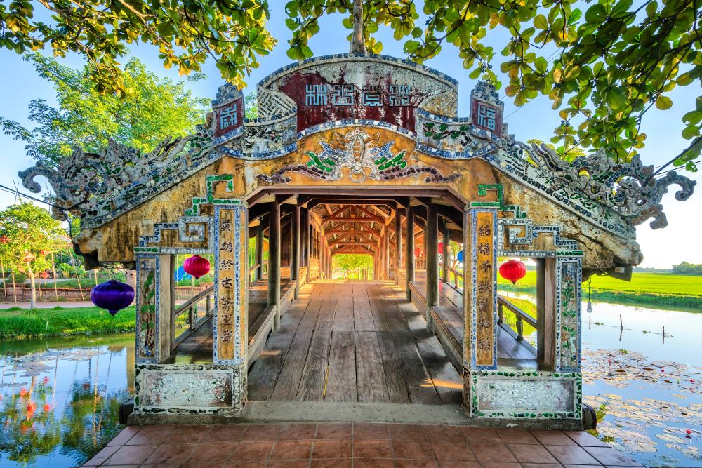 Entryway of Thanh Toan Bridge