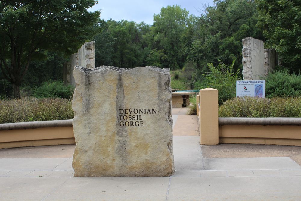 Welcome sign of Devonian Fossil Gorge