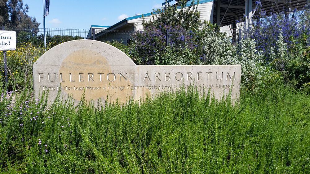 Welcome sign of Fullerton Arboretum