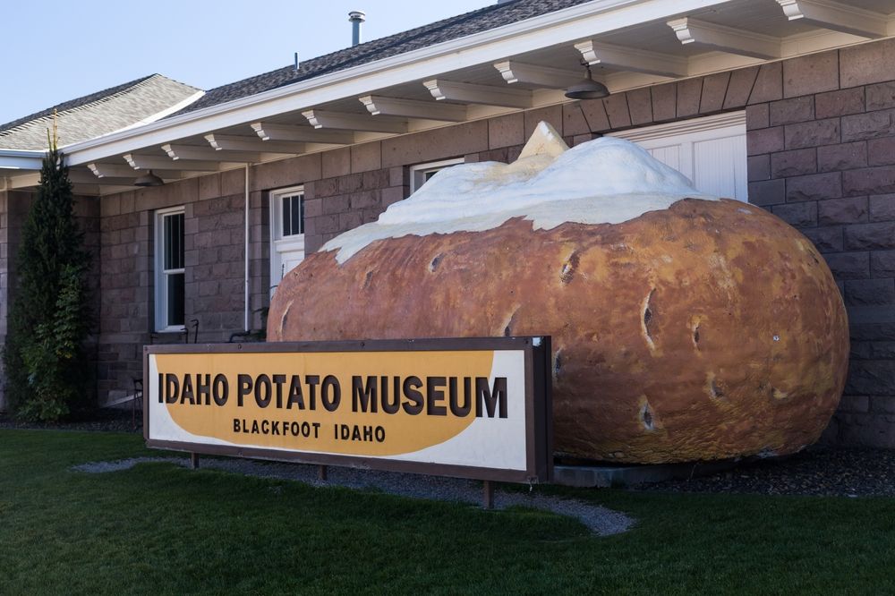 Giant baked potato in front of the Idaho Potato Museum