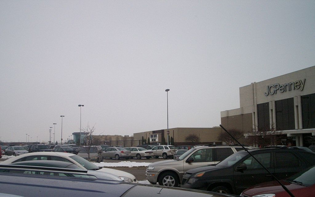 Exterior of Fashion Square Mall