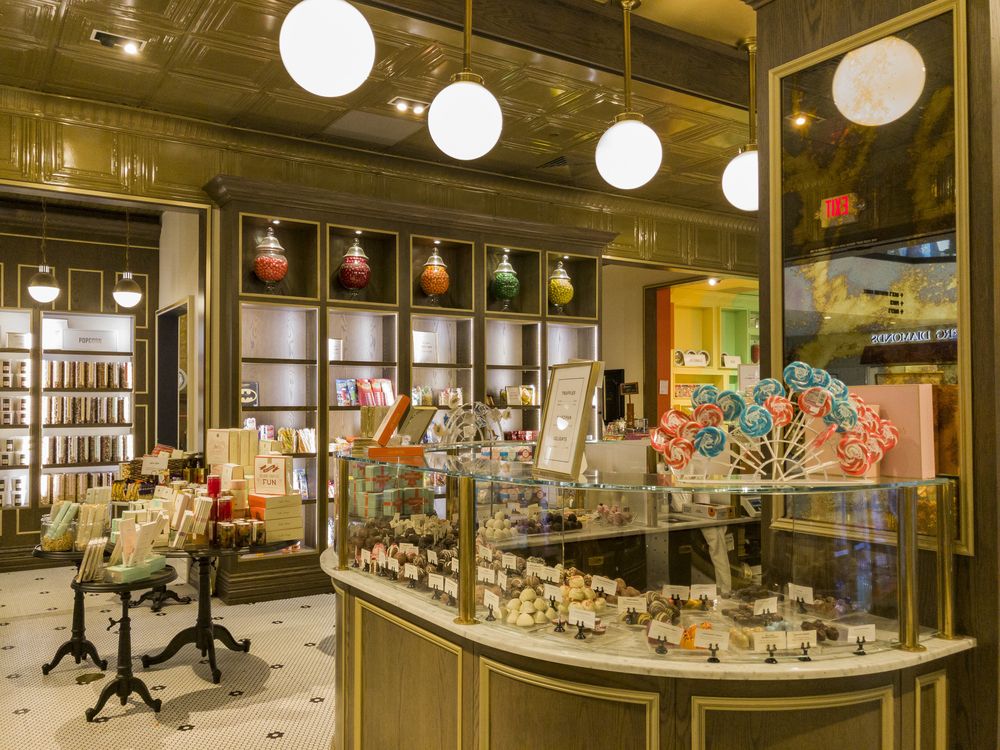 Dessert shop in Glendale Galleria