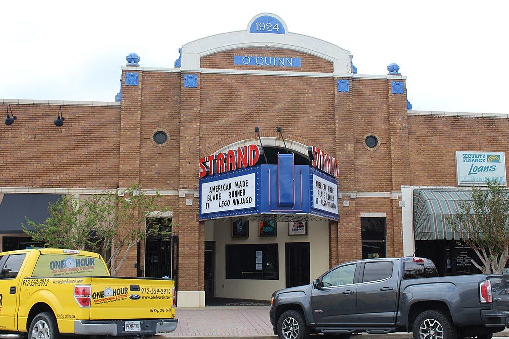 Exterior of Strand Dinner Cinema