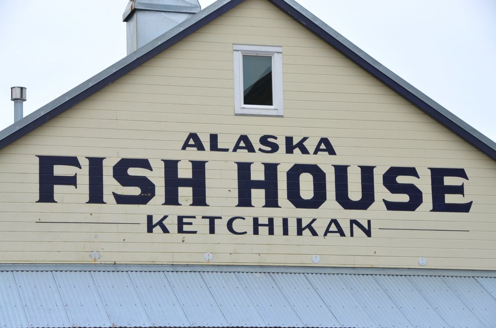 Building sign of the Fish House
