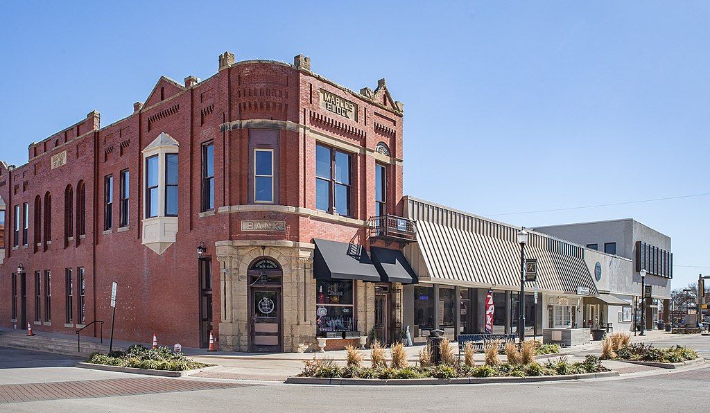 Buildings along Downtown Kaufman