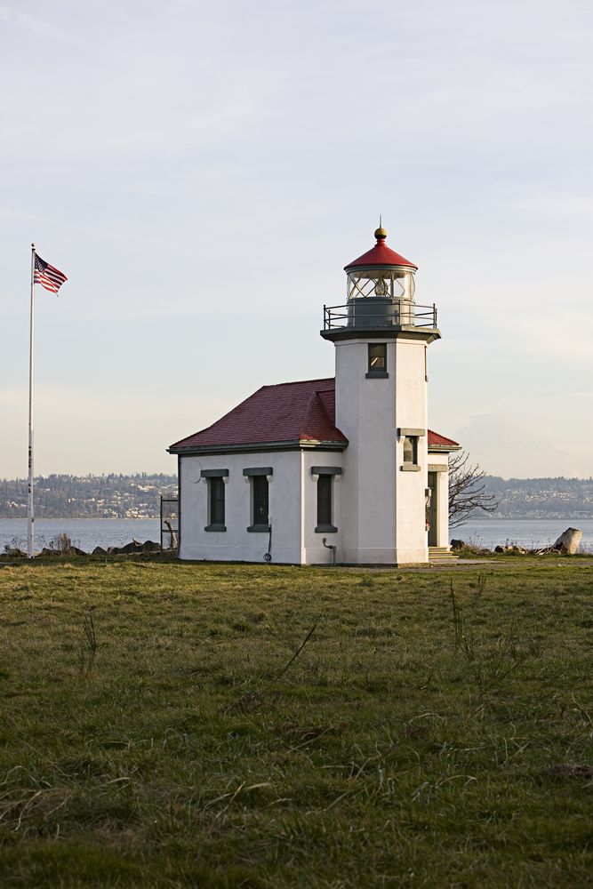 Exterior of Point Robinson Lighthouse