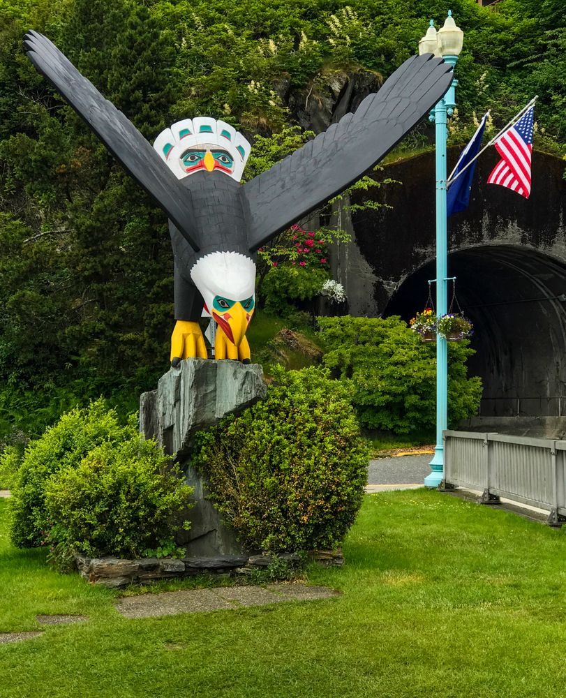 A wooden carved eagle at Eagle Park's entrance