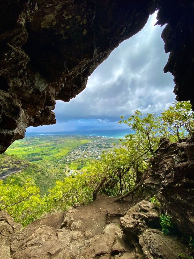 Wind tunnel in Sleeping Giant Trail