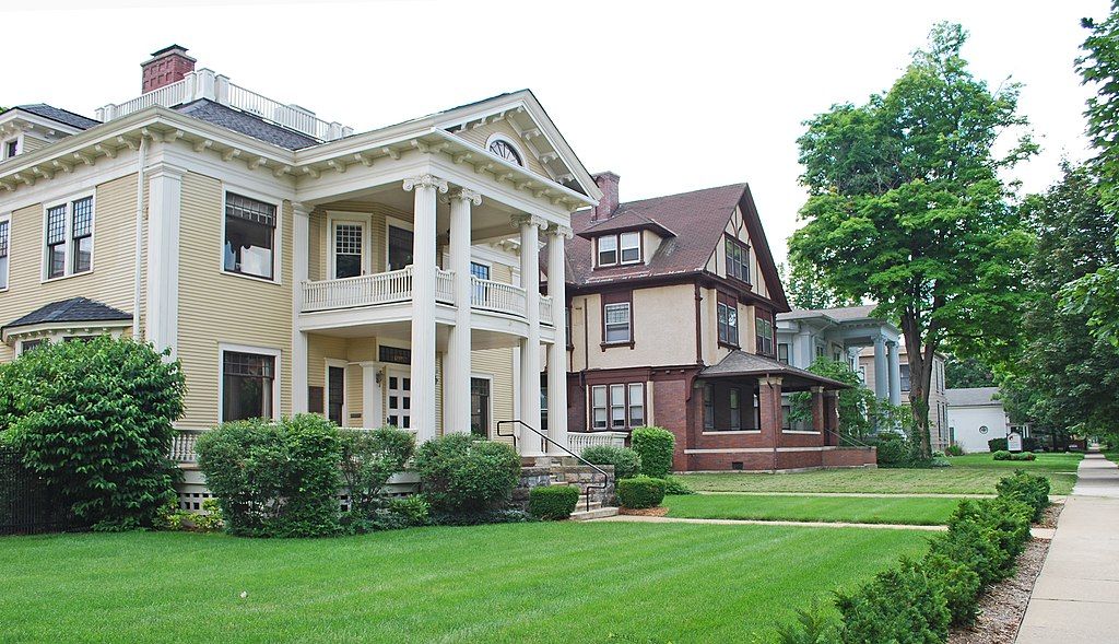 Houses along South Street Historic District
