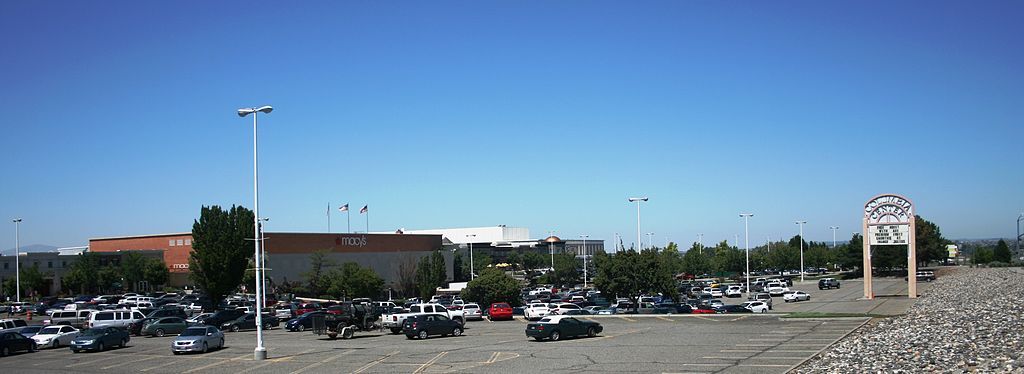 Far view of Columbia Center Mall