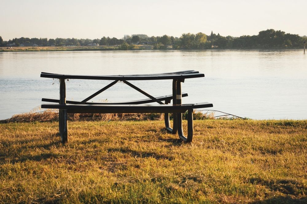 Bench overlooking the river at Columbia Park