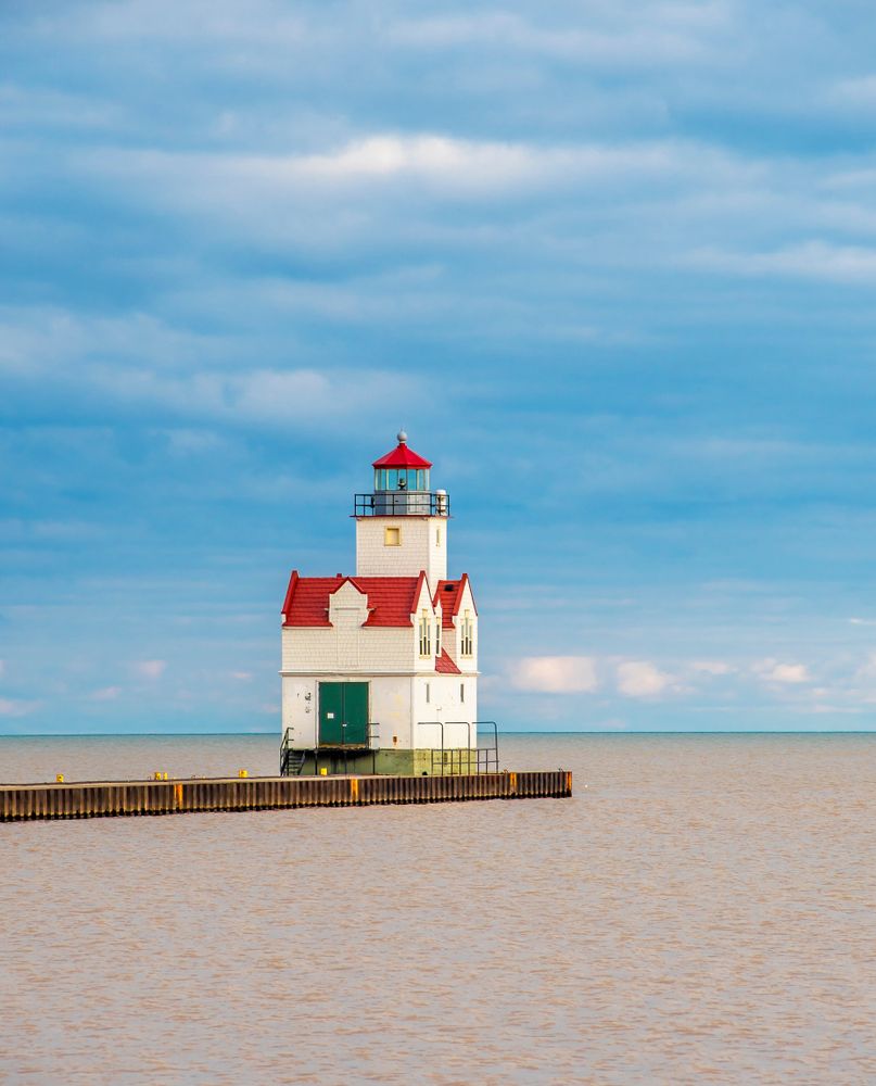 Daytime view of the Kewaunee Pierhead Lighthouse