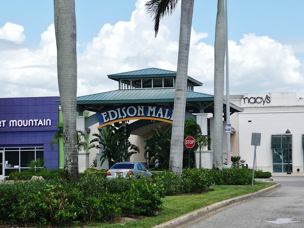 Exterior of Edison Mall