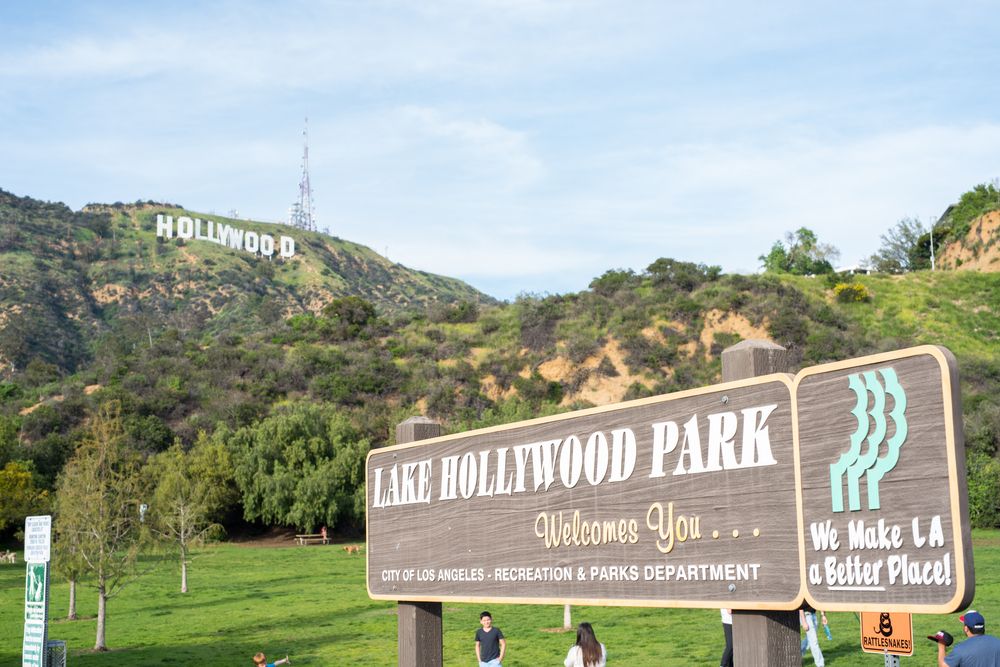 Welcome sign of Lake Hollywood Park