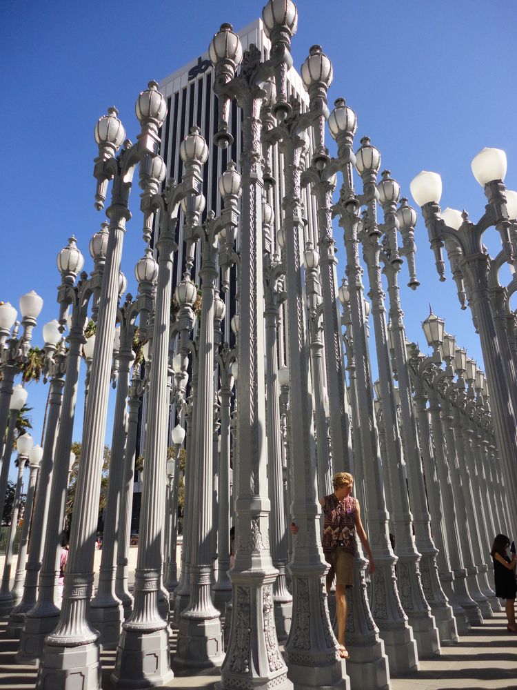 The iconic lamps of the Los Angeles County Museum of Art