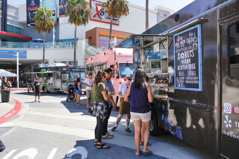 Food trucks at Pike Outlets