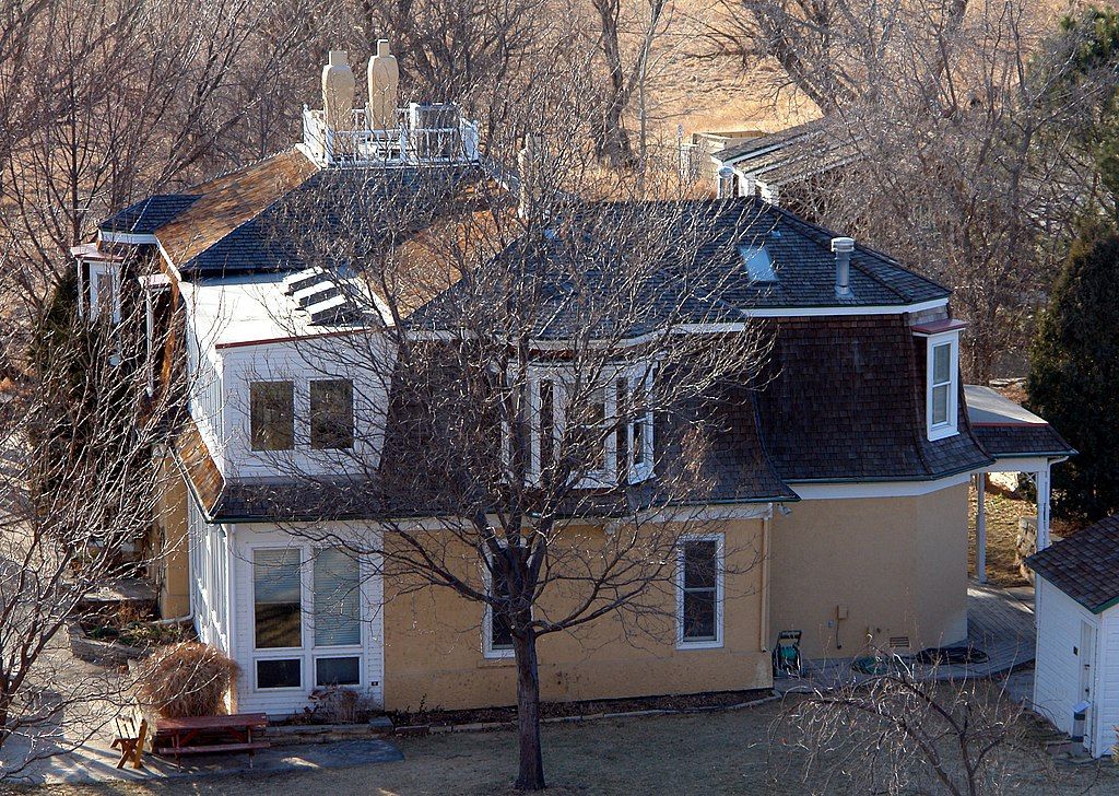 Main building of Sandstone Ranch