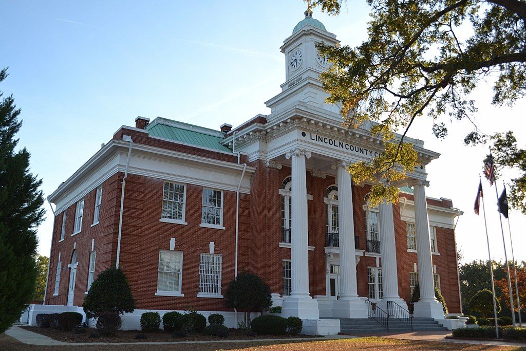 Exterior of the Lincoln County Courthouse