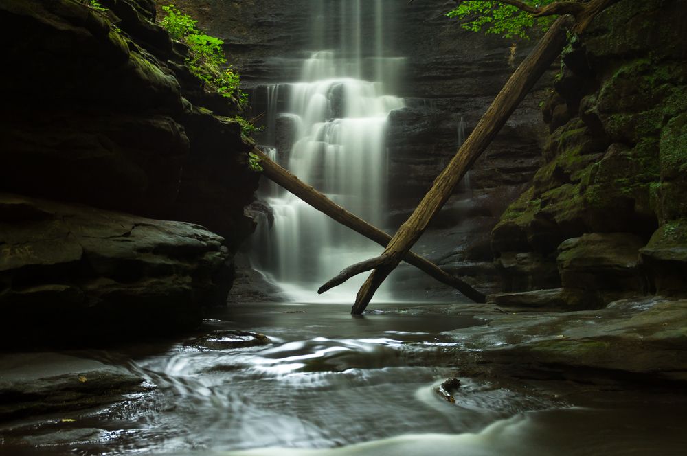 A waterfall at Matthiessen State Park