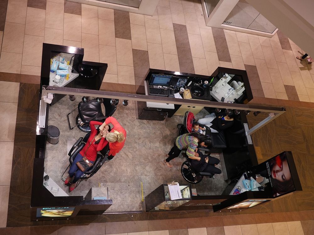 A salon in Oak Park Mall