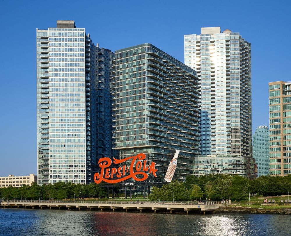 Far view of the pepsi-cola sign.