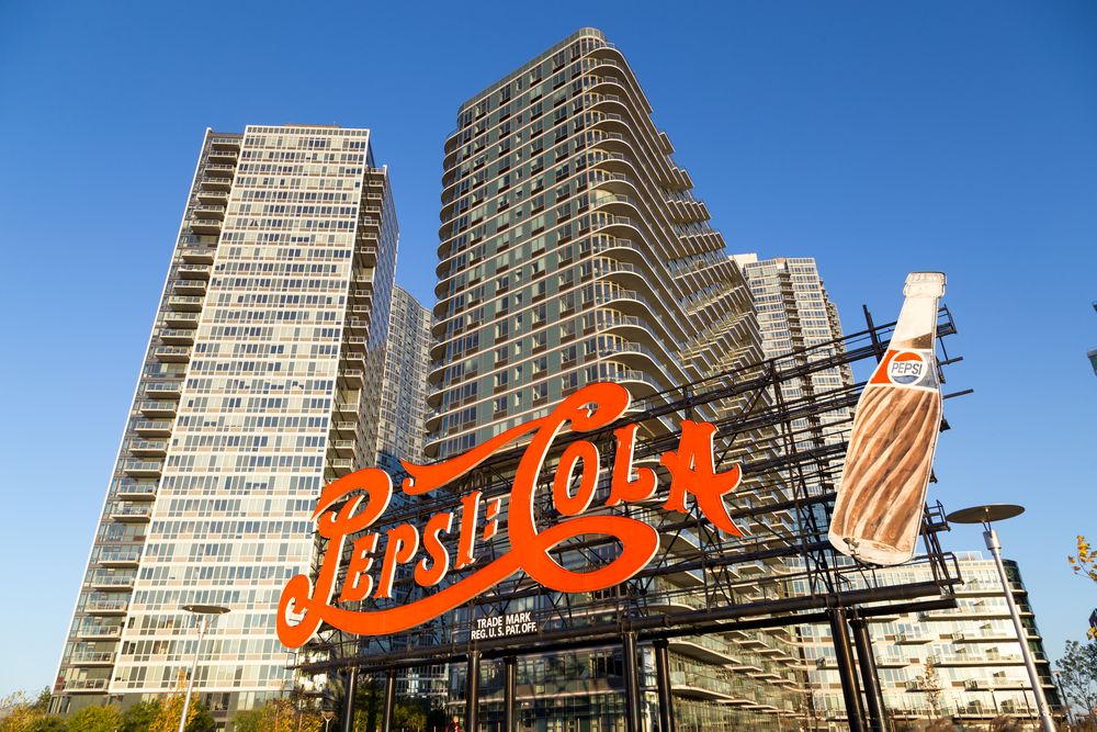Near view of the pepsi-cola sign.