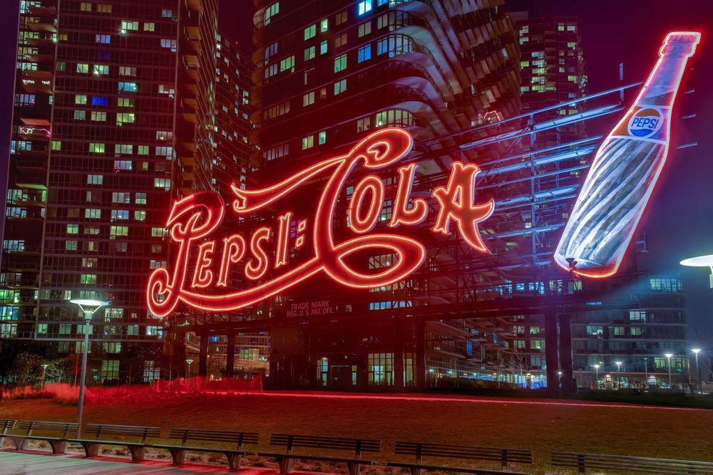 Night view of the pepsi-cola sign.
