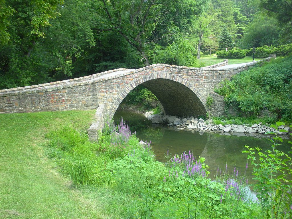 Daytime view of Old Stone Arch Bridge