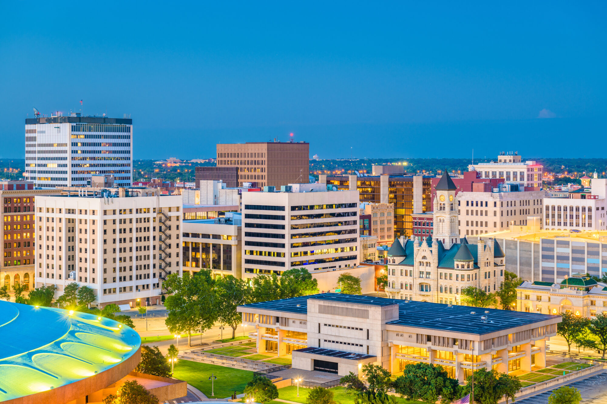 Dusk View Wichita Kansas Skyline Illuminated Buildings Clear Sky (Sean