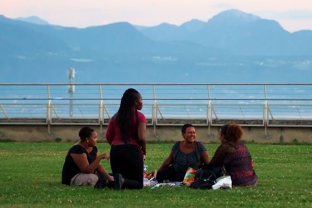 People having a picnic at Esplanade de Montbenon