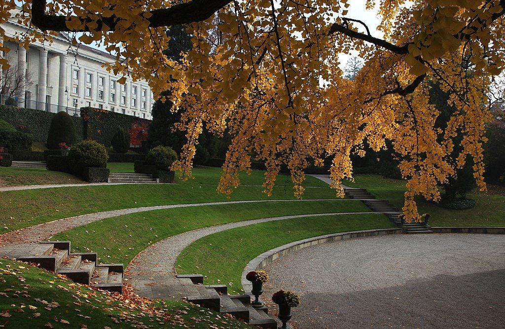 The grounds of Parc de Mon Repos