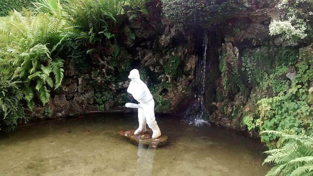 A pond with a statue at Parc de Mon Repos