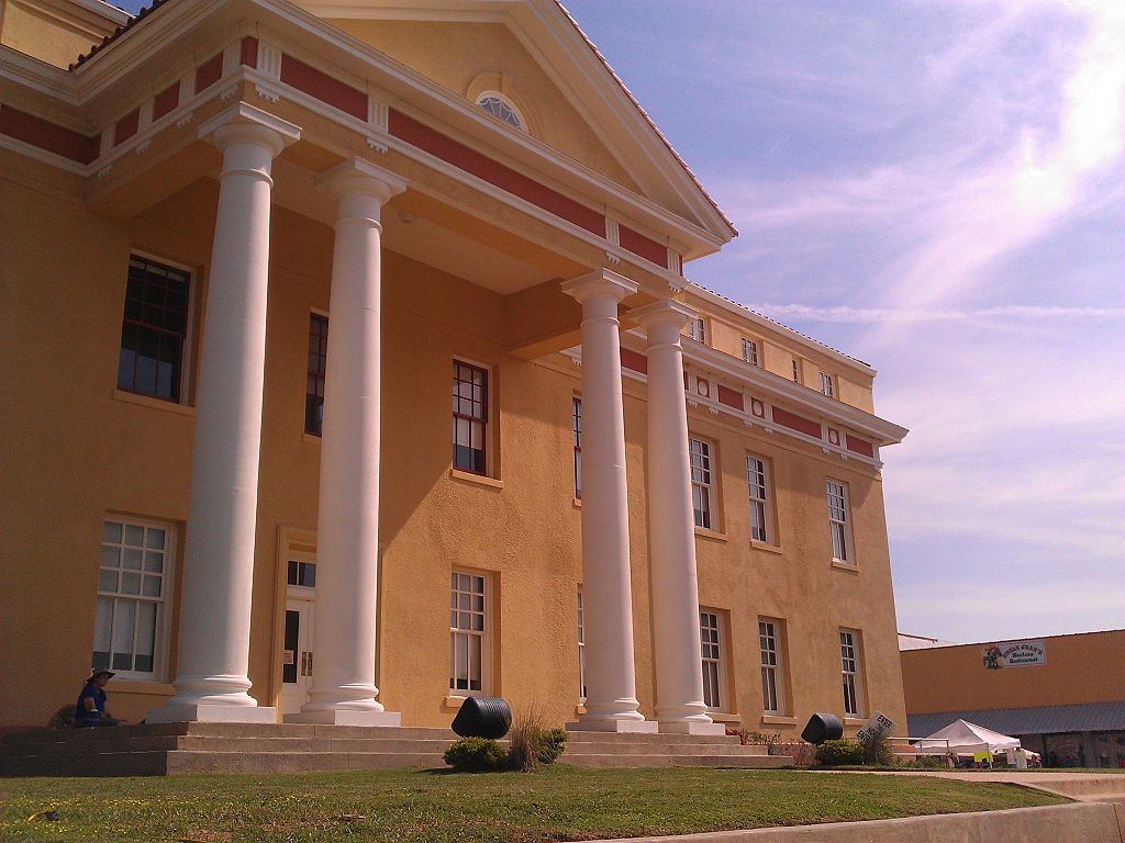 Close view of Cass County Courthouse