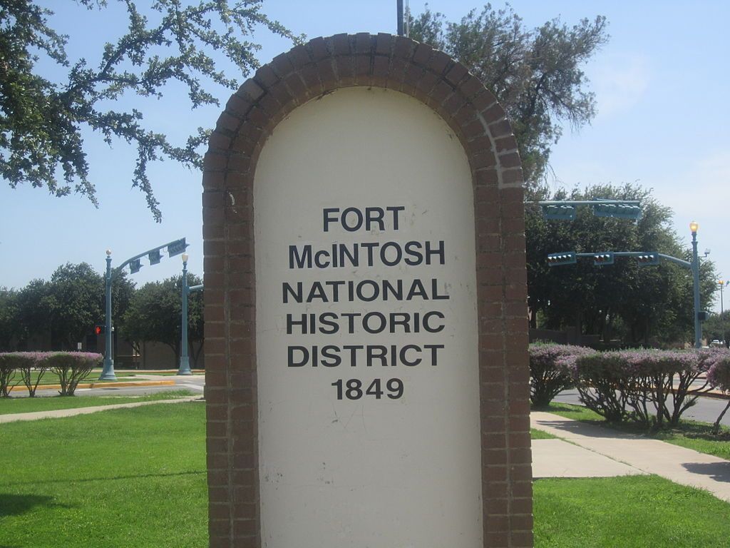 Welcome sign of Fort McIntosh National Historic Site