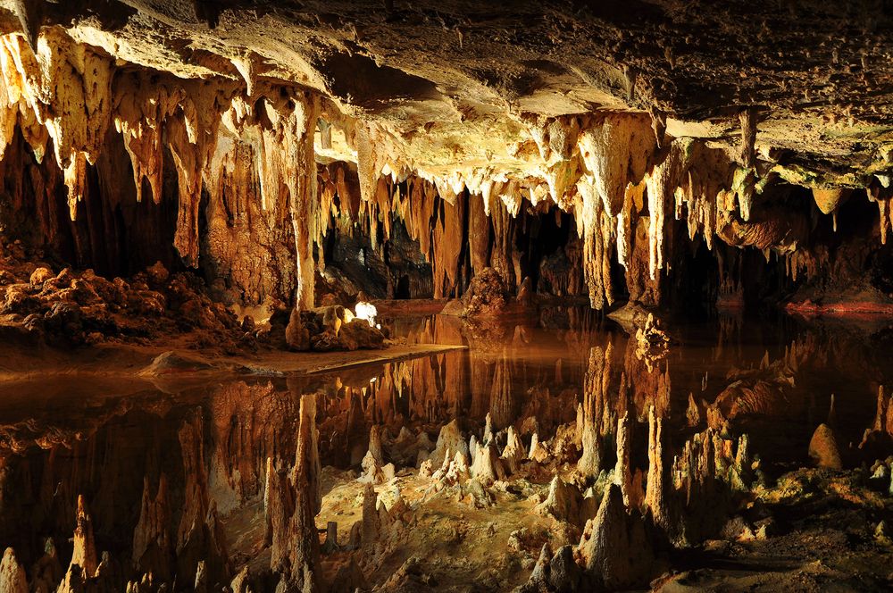 The lake inside Luray Caverns