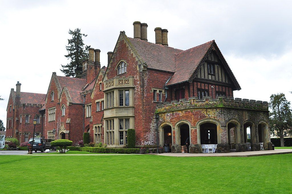 Exterior of the Thornewood Castle