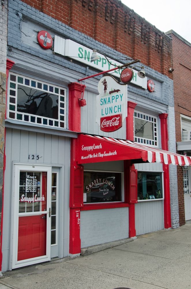 Exterior of Snappy Lunch